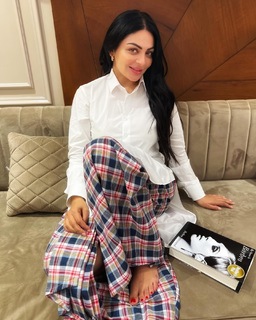 Neeru Bajwa feet photo thumbnail