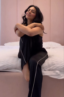 Neeru Bajwa feet photo thumbnail