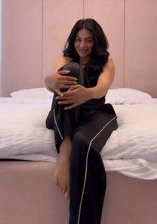 Neeru Bajwa feet photo thumbnail