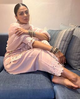 Neeru Bajwa feet photo thumbnail