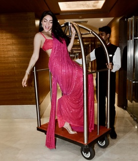 Neeru Bajwa feet photo thumbnail