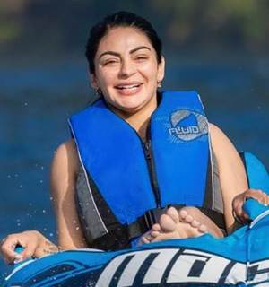 Neeru Bajwa feet photo thumbnail