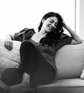 Neeru Bajwa feet photo thumbnail