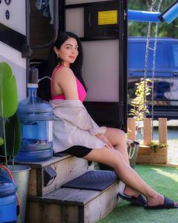 Neeru Bajwa feet photo thumbnail