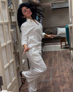 Neeru Bajwa feet photo thumbnail