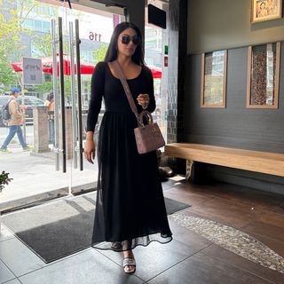 Neeru Bajwa feet photo thumbnail