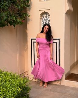 Neeru Bajwa feet photo thumbnail