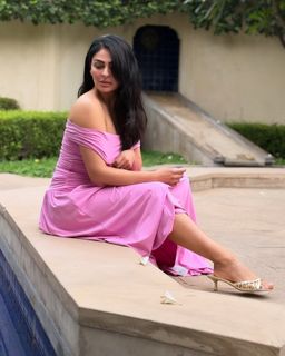 Neeru Bajwa feet photo thumbnail