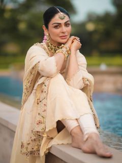 Neeru Bajwa feet photo 4