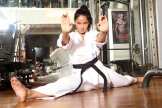 Neetu Chandra feet photo 2