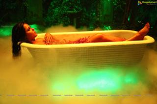 Neetu Chandra feet photo 18