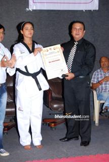 Neetu Chandra feet photo 11