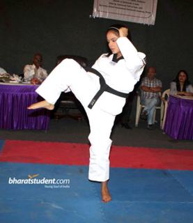Neetu Chandra feet photo 9