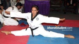 Neetu Chandra feet photo 2