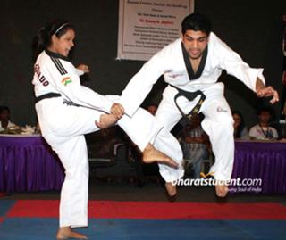 Neetu Chandra feet photo 20