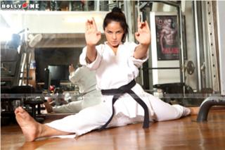 Neetu Chandra feet photo 8