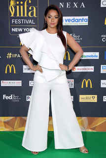 Neetu Chandra feet photo 3