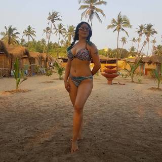 Neha Bhasin feet photo 3