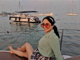 Neha Bhasin feet photo 12