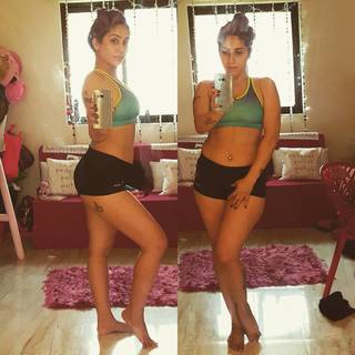 Neha Bhasin feet photo 6