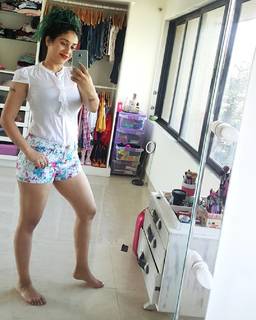 Neha Bhasin feet photo 11
