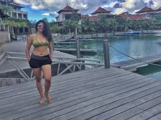 Neha Bhasin feet photo 3