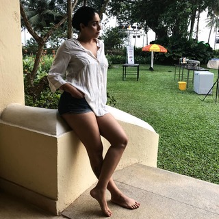 Neha Bhasin feet photo 20