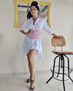 Neha Bhasin feet photo 14