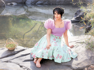 Neha Bhasin feet photo 3