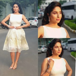 Neha Bhasin feet photo 19