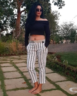 Neha Bhasin feet photo 14