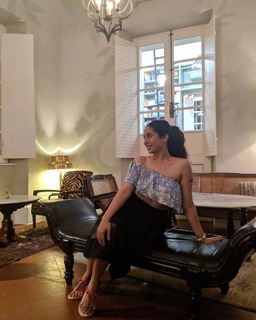 Neha Bhasin feet photo 12