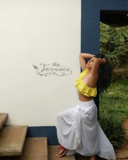 Neha Bhasin feet photo 11
