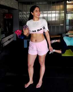 Neha Bhasin feet photo 10