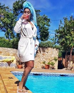 Neha Bhasin feet photo 8