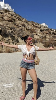 Neha Bhasin feet photo 5