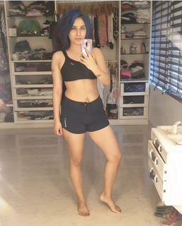 Neha Bhasin feet photo 20