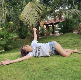 Neha Bhasin feet photo 3