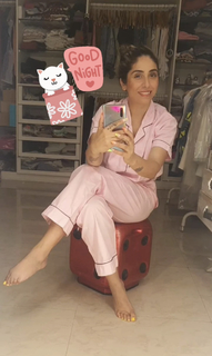 Neha Bhasin feet photo 7