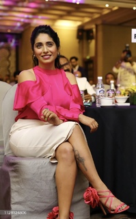 Neha Bhasin feet photo 6