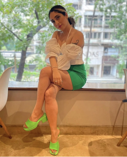 Neha Bhasin feet photo 3