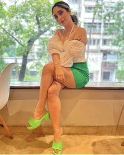 Neha Bhasin feet photo 1