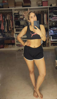 Neha Bhasin feet photo 12