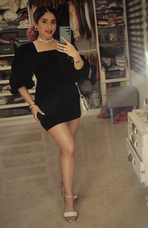 Neha Bhasin feet photo 4