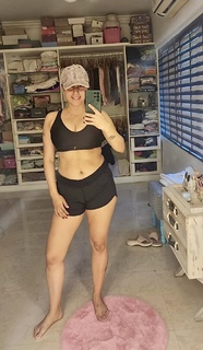 Neha Bhasin feet photo 3