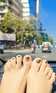 Neha Bhasin feet photo 1