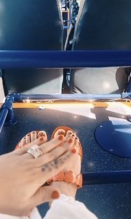 Neha Bhasin feet photo 16