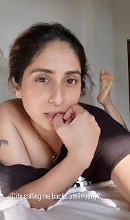 Neha Bhasin feet photo 15