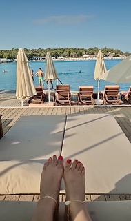 Neha Bhasin feet photo 5