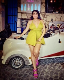 Neha Bhasin feet photo 3